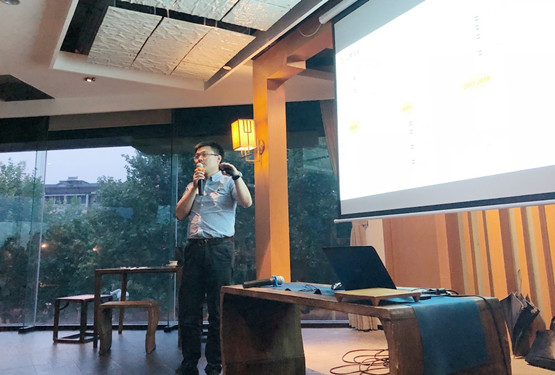 沙龍2_副本.jpg 沙龍2_副本.jpg